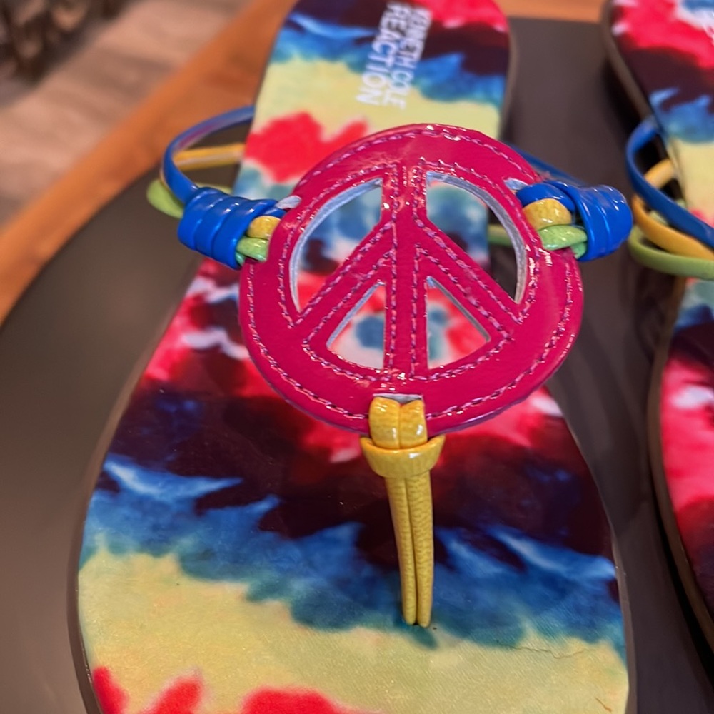 NIB-Kenneth Coke Reaction thong sandals -multi color-size 2-so fun! - Picture 4 of 4